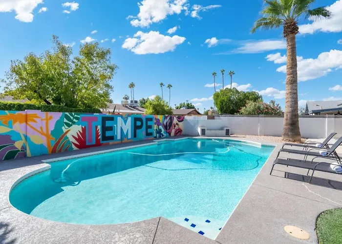 Gem Mural Art Garage Near Freeway Holiday home Tempe